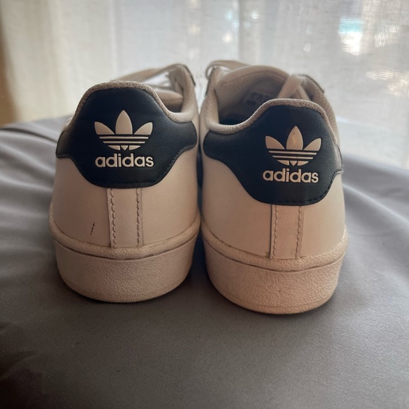 Adidas superstar big Kids size 3 - Picture 2 of 5